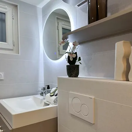 Opera Apartment *